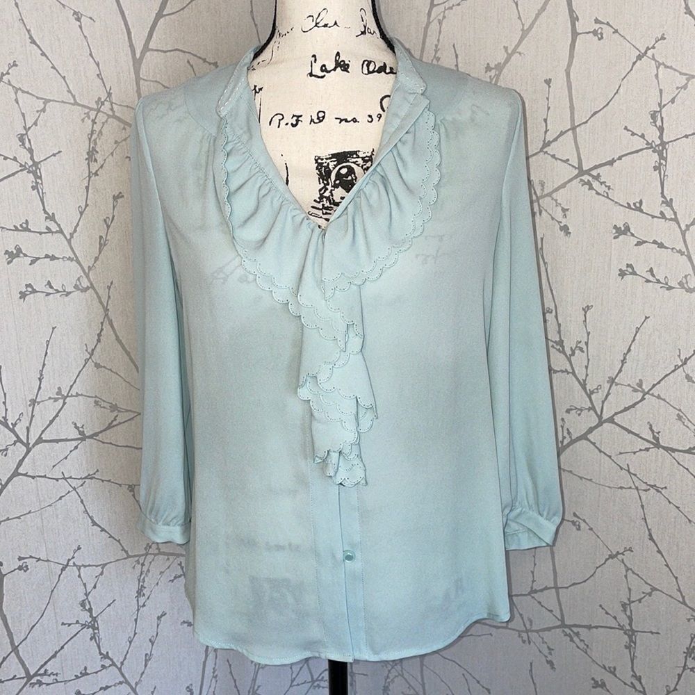 HD in Paris Ruffle Blouse Womens 4 Light Blue Excellent Scalloped Eyelet V-Neck